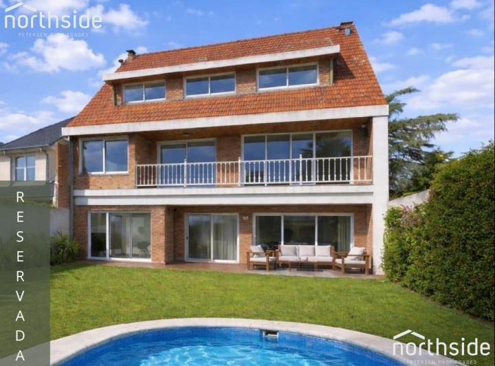 Casa · 378m² · 8 Ambientes · 2 Cocheras