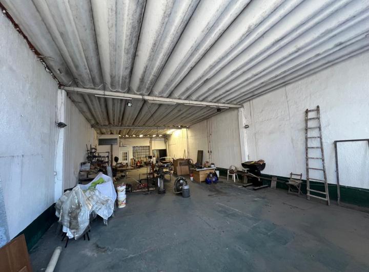 Bodega-Galpón · 349m² · 2 Ambientes · 2 Cocheras
