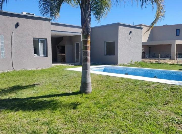 Casa · 150m² · 4 Ambientes · 2 Cocheras
