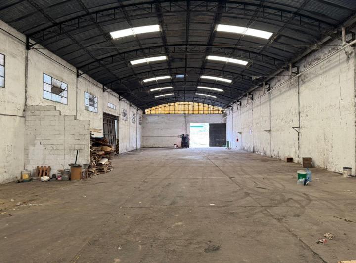 Depósito · 838m²