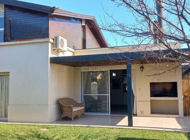 Casa · 120m² · 5 Ambientes · 2 Cocheras