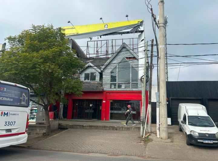 Local comercial · 163m² · 3 Ambientes · 2 Cocheras