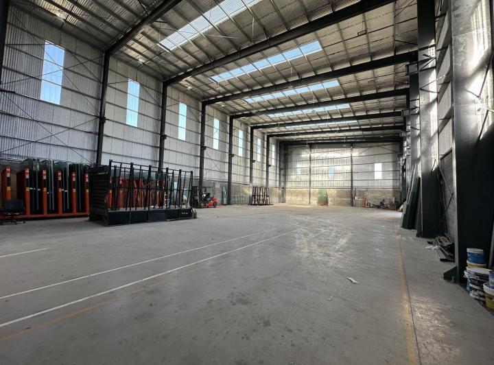 Depósito · 1600m²