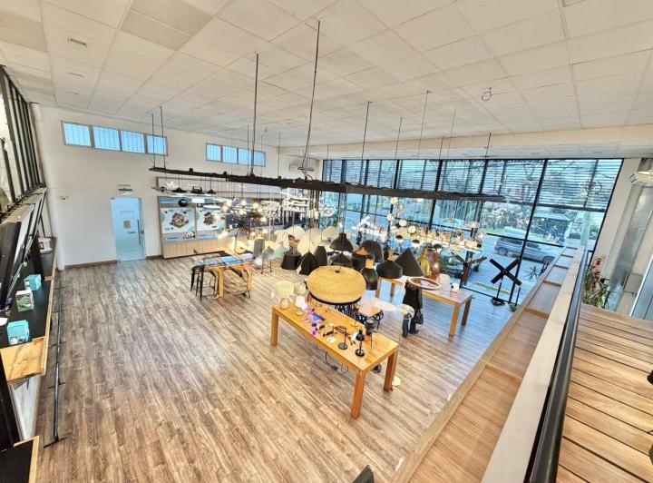 Local comercial · 602m² · 6 Ambientes · 10 Cocheras