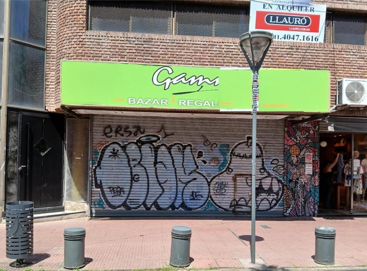 Local comercial · 210m² · 1 Ambiente · 2 Cocheras