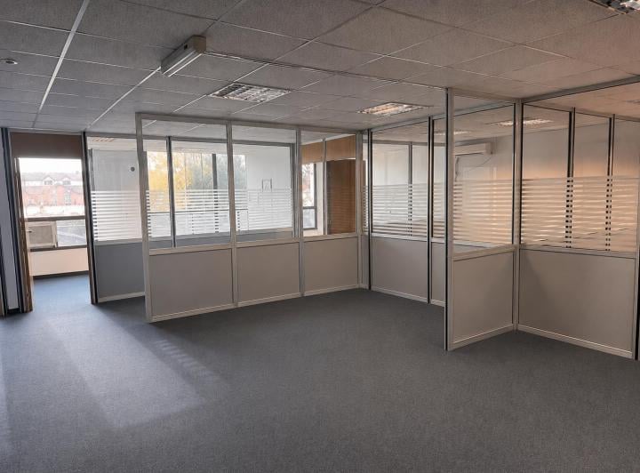 Oficina comercial · 290m² · 9 Ambientes · 5 Cocheras