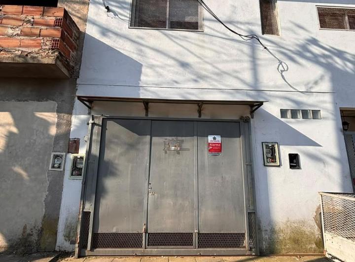 Bodega-Galpón · 210m² · 2 Ambientes · 1 Cochera