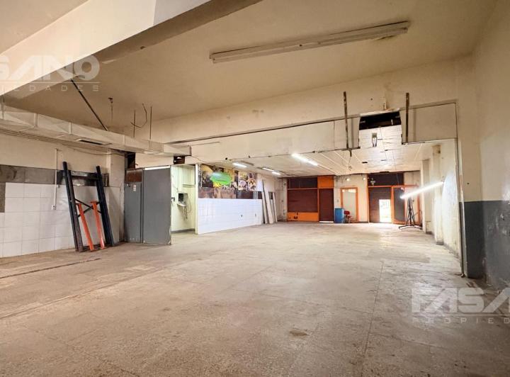 Local comercial · 200m²