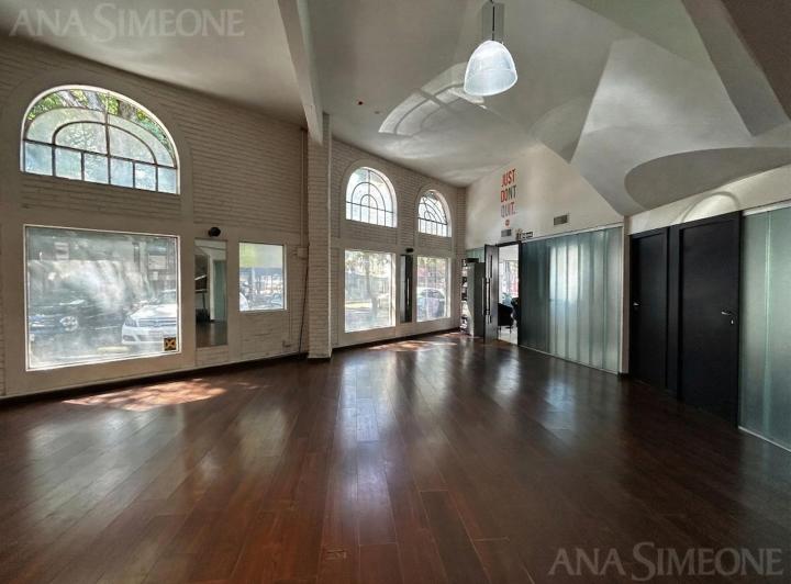 Local comercial · 250m² · 7 Ambientes · 2 Cocheras