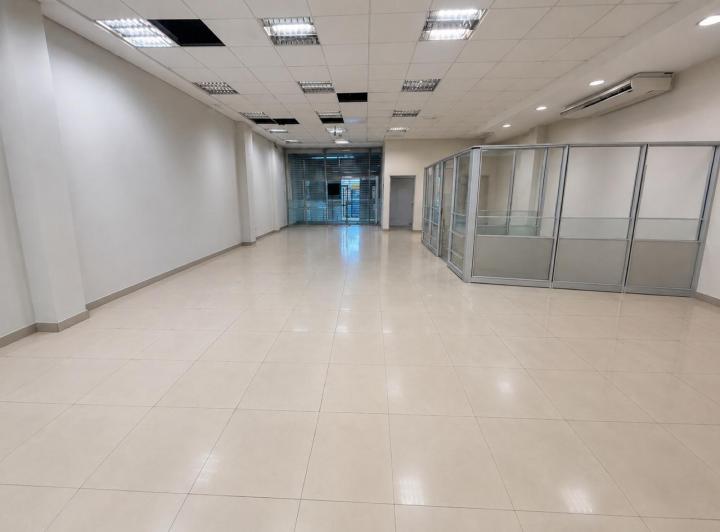 Local comercial · 205m² · 3 Cocheras