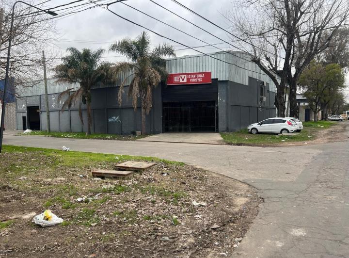 Bodega-Galpón · 645m² · 2 Cocheras