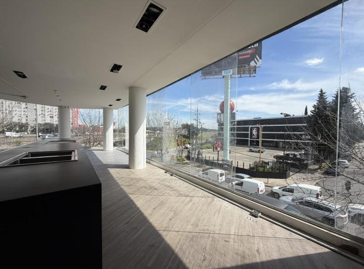 Local comercial · 642m² · 8 Cocheras