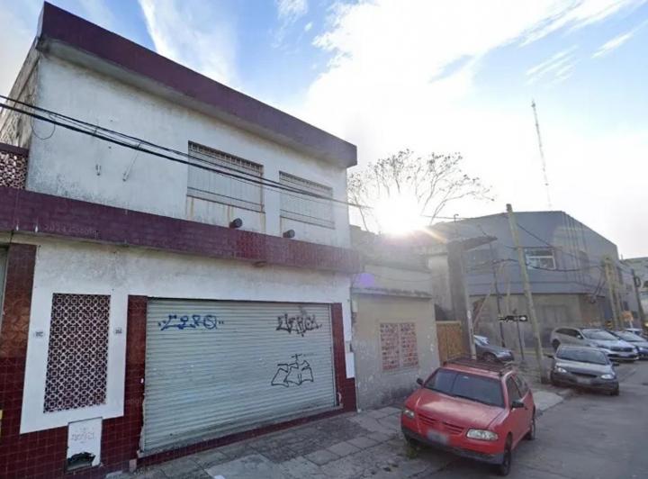 Bodega-Galpón · 170m² · 6 Ambientes