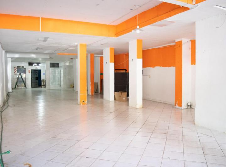 Local comercial · 220m²