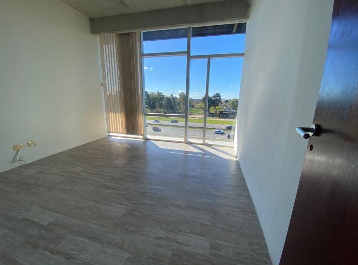 Oficina comercial · 80m² · 1 Ambiente · 1 Cochera