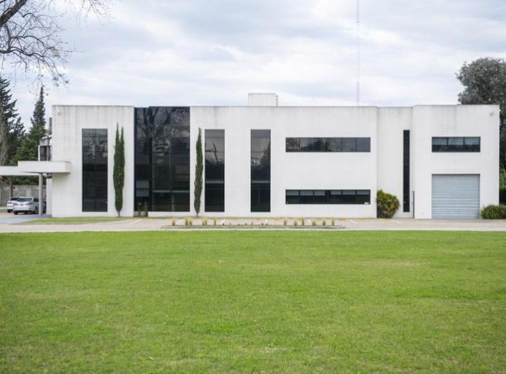 Depósito · 2100m² · 20 Cocheras