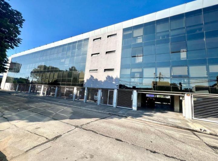 Oficina comercial · 300m² · 7 Ambientes · 5 Cocheras
