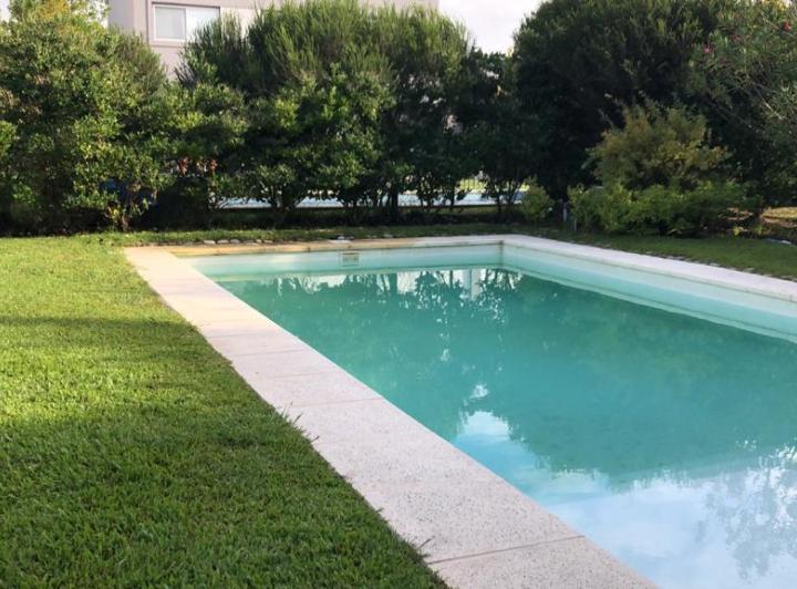 Casa · 250m² · 6 Ambientes · 2 Cocheras