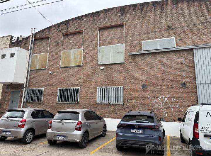 Depósito · 590m² · 4 Ambientes · 6 Cocheras