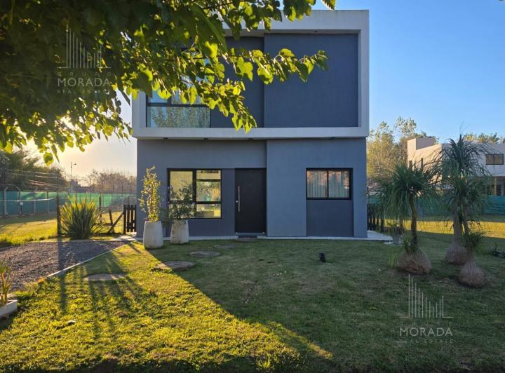Casa · 130m² · 5 Ambientes · 2 Cocheras