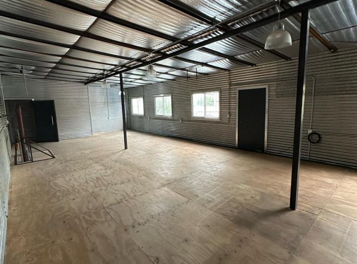 Local comercial · 104m² · 2 Cocheras