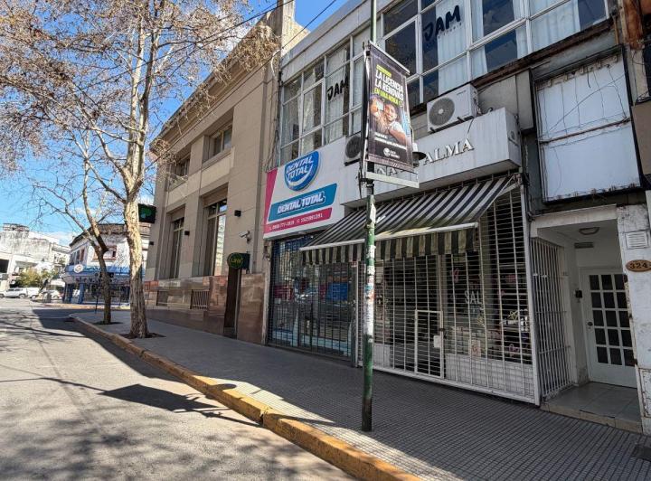 Local comercial · 140m²