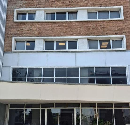 Oficina comercial · 105m² · 3 Ambientes · 4 Cocheras