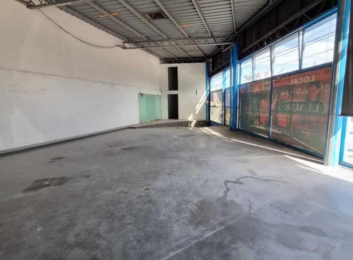 Local comercial · 371m²