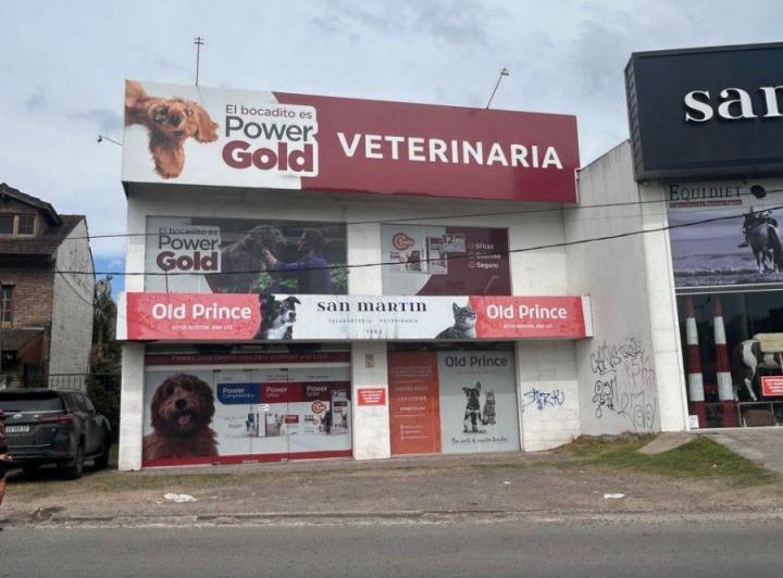 Local comercial · 240m² · 3 Ambientes · 5 Cocheras