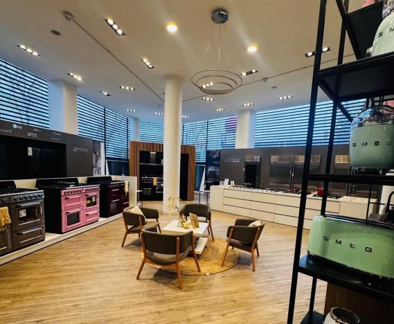 Local comercial · 642m² · 8 Cocheras
