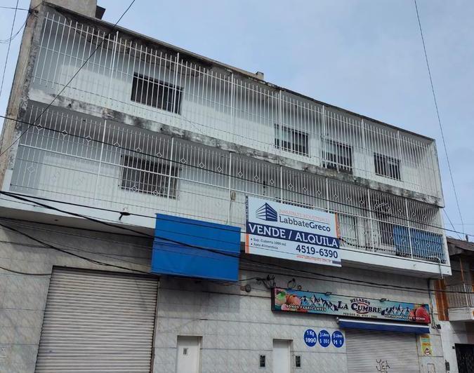 Local comercial · 1800m² · 6 Ambientes · 2 Cocheras