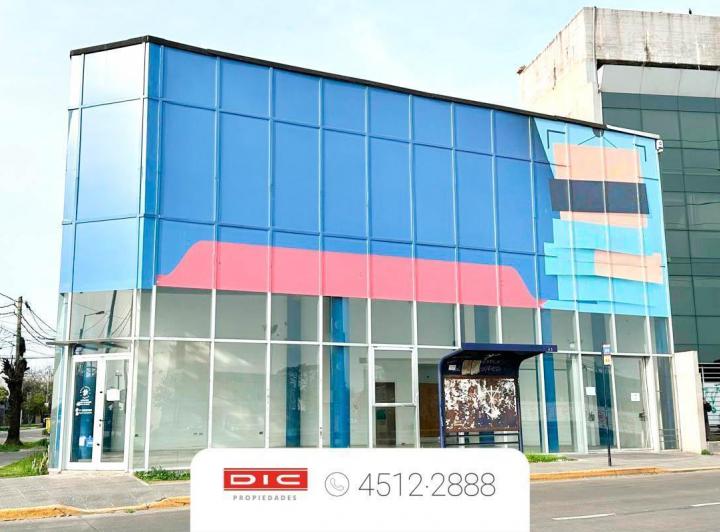 Oficina comercial · 245m² · 2 Ambientes · 2 Cocheras