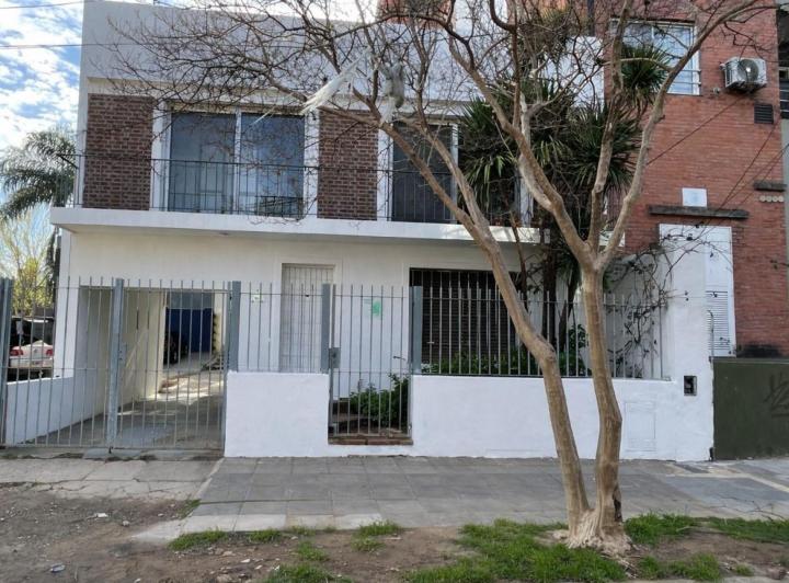 Bodega-Galpón · 140m² · 4 Ambientes · 2 Cocheras