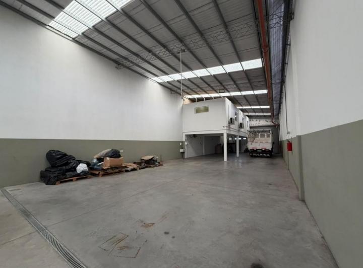Bodega-Galpón · 420m²