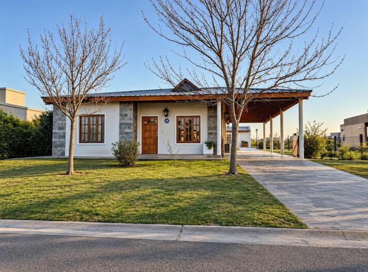 Casa · 130m² · 4 Ambientes · 2 Cocheras