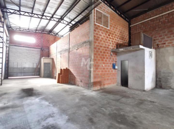 Bodega-Galpón · 230m²