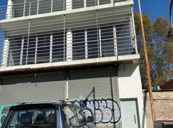 Bodega-Galpón · 1m² · 4 Ambientes · 8 Cocheras