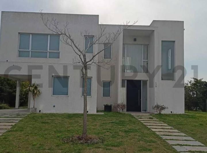 Casa · 196m² · 5 Ambientes · 1 Cochera
