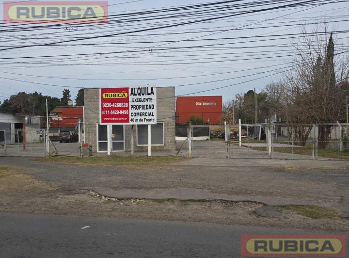 Local comercial · 210m²