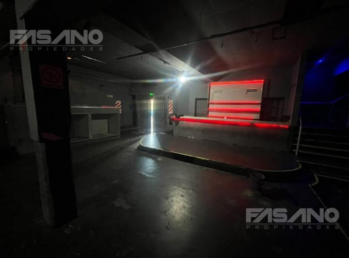 Local comercial · 235m²