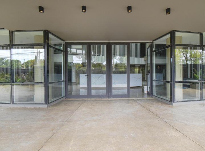 Oficina comercial · 976m²