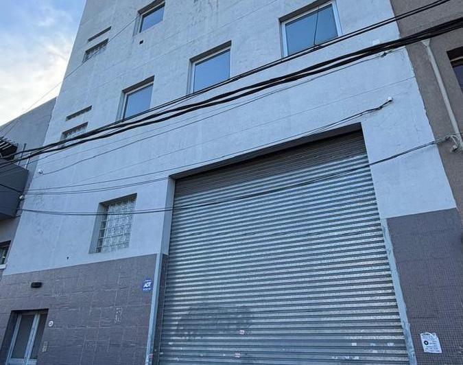 Bodega-Galpón · 553m² · 8 Cocheras