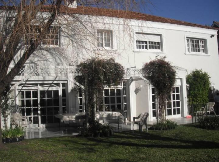 Casa · 300m² · 7 Ambientes · 2 Cocheras