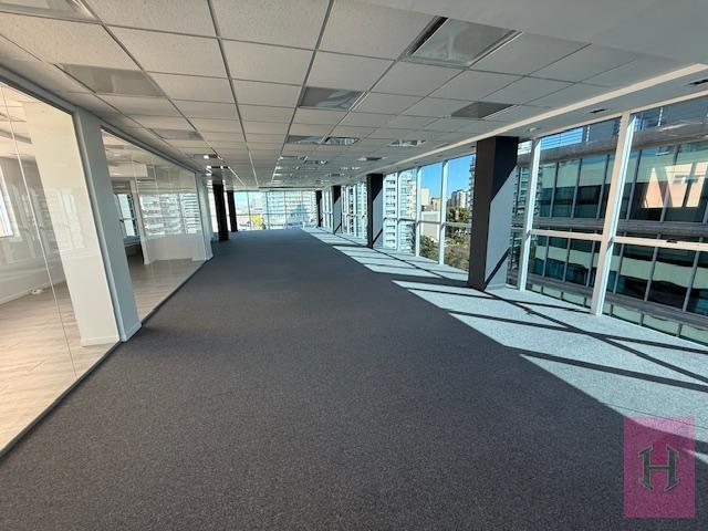 Oficina comercial · 407m² · 6 Ambientes · 5 Cocheras