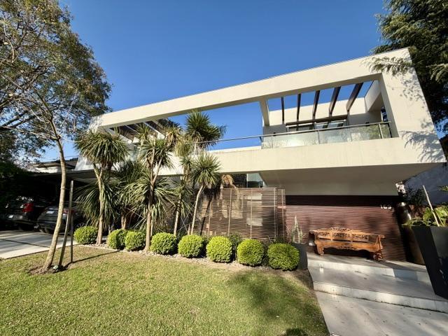 Casa · 500m² · 4 Ambientes · 4 Cocheras