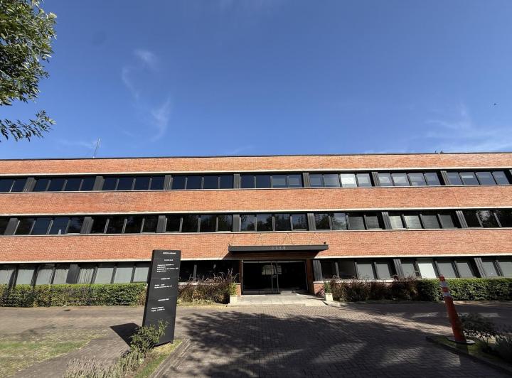 Oficina comercial · 196m² · 9 Ambientes · 4 Cocheras