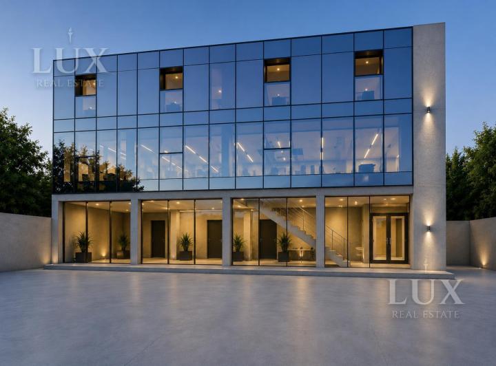 Local comercial · 381m²