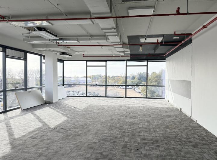 Oficina comercial · 200m² · 5 Ambientes · 4 Cocheras