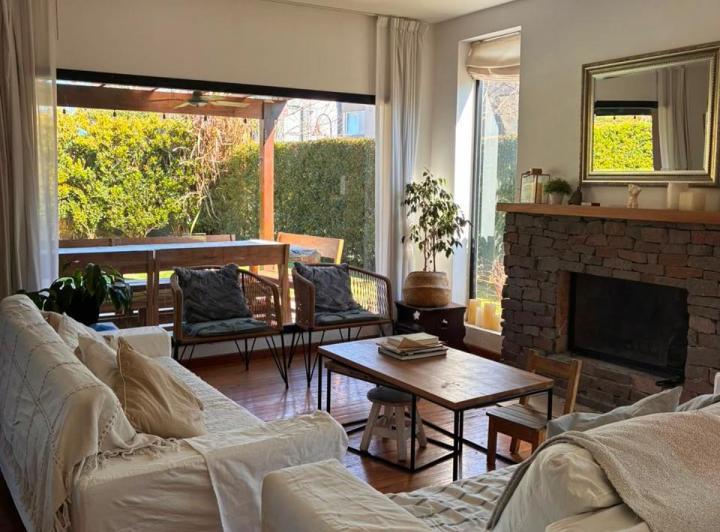 Casa · 200m² · 4 Ambientes · 2 Cocheras