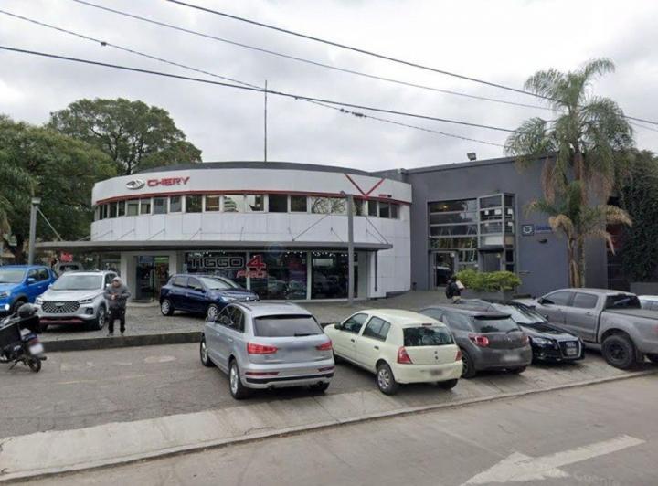 Oficina comercial · 400m² · 7 Ambientes · 4 Cocheras